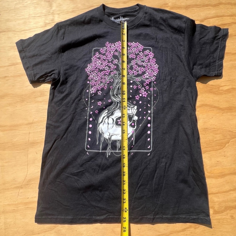 Threadless Yan Kowen Cherry Blossom Skull Graphic Tee Black Mens Medium M - Picture 3 of 5